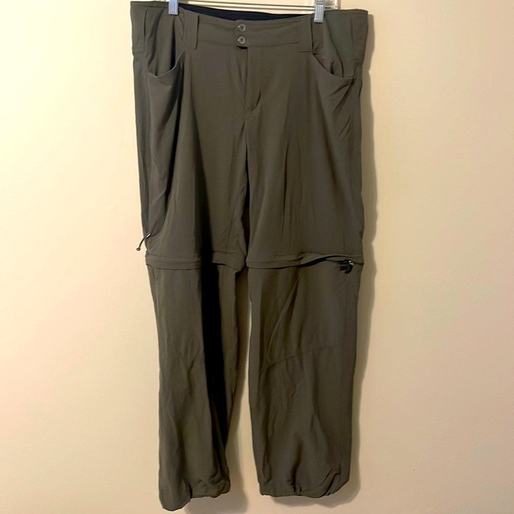 Columbia brand Omni-Shield cargo style pants. Army green.